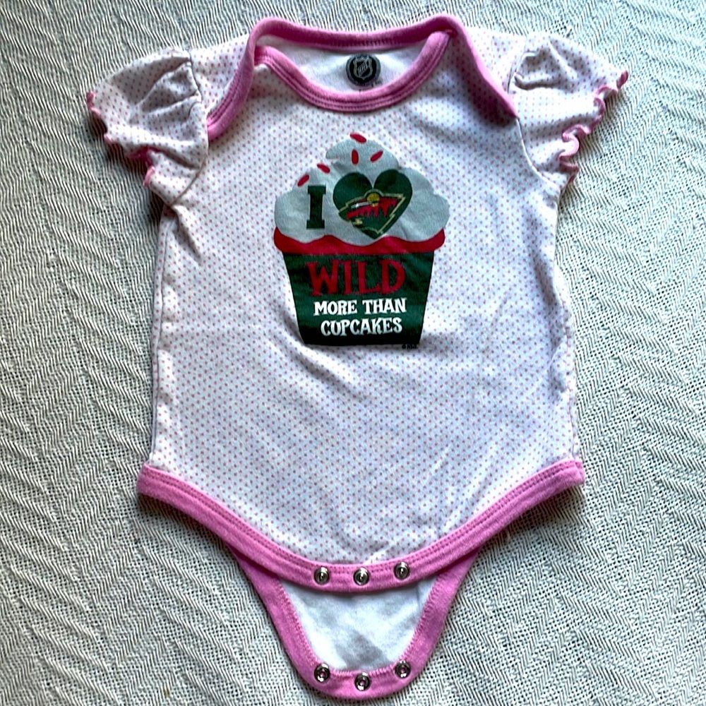 Mn Wild Nhl Baby Girl Pink Dot Hockey Love Fan Cotton Snap Outfit 6-9 Months 1pc